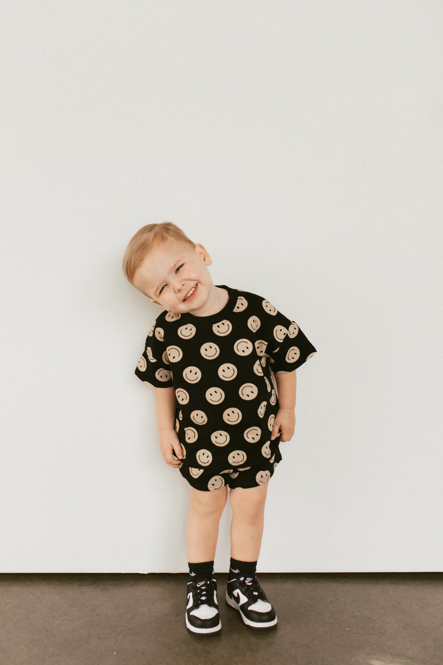 Find Joy Smiley Set - Black