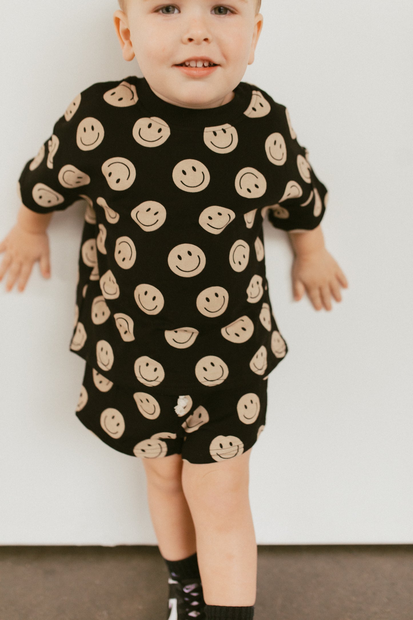 Find Joy Smiley Set - Black
